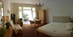 Large Double Room with Balcony room in Hotel-Pension Zoom-Oord
