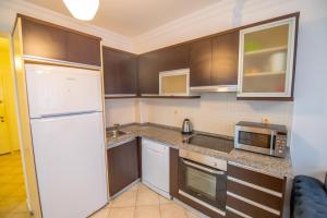 Sunset Beach Club Aqualettings Dolphin 4