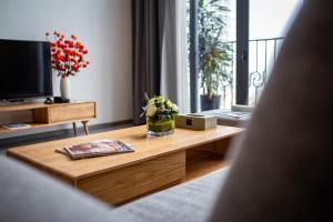 PENTSTUDIO_5Stars_Westlake_Luxury