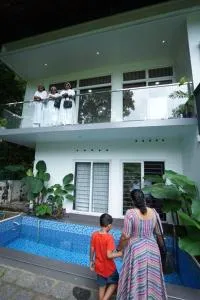 Ultra Modern Glass house with large Swimming pool and garden - Putuppalli