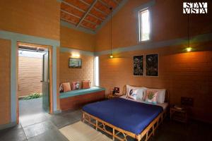 StayVista at Sunnyside Homestay with Bonfire & Lawn