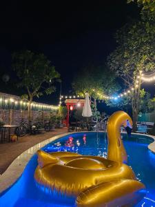 Phòng Có Giường Cỡ King Nhìn Ra Hồ Bơi (King Room with Pool View)