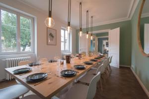 Villa Avril 15 pers- location Villa de Prestige , 2 Piscines intérieur et extérieur et sauna