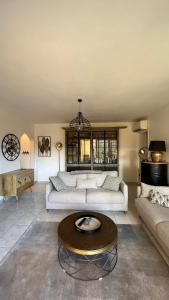 MAZET DE LA MER 54M2 LAVANDOU 100M PLAGE avec PISCINE