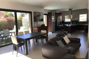 VILLA contemporaine avec piscine
