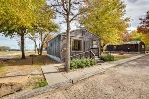 Reservoir and Dock Access Pet-Friendly Kerens Cabin - Trinidad