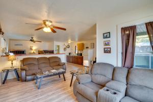 Reservoir & Dock Access: Pet-Friendly Kerens Cabin