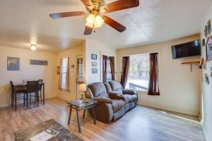 Reservoir & Dock Access: Pet-Friendly Kerens Cabin