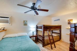 Reservoir & Dock Access: Pet-Friendly Kerens Cabin