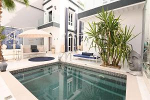 Riad avec piscine - Wifi- petit déjeuner - Bon Emplacement