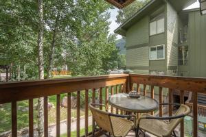 Cozy Tomboy Studio with private deck