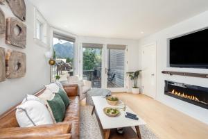 Tri-level condo, close to Coonskin Lift!