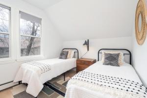 Tri-level condo, close to Coonskin Lift!