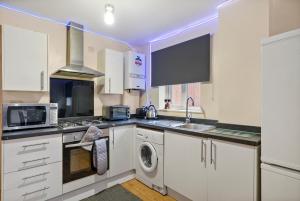 Lt Properties Unique Bungalow style Spacious one bedroom Apartment in Luton Town centre super size round bed Netflix