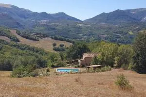 Luxury Villa with Pool, Stunning Location - Cessapalombo