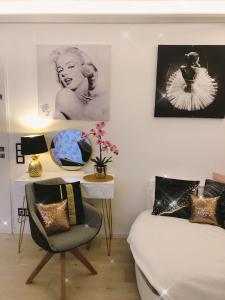 Idyllisches Nest über den Dächern