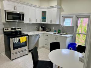Two-bedroom Suite with King Bed-4 Minutes to The Falls