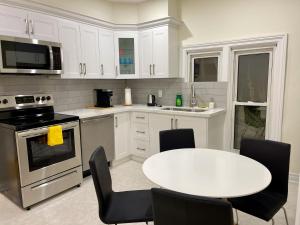 Two-bedroom Suite with King Bed-4 Minutes to The Falls