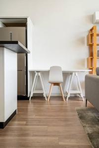 Spacious Penthouse With Spectacular Harbour Views!