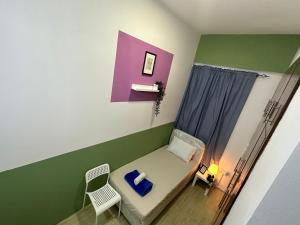 Spacious Mini Partition Room Near Emirates Mall