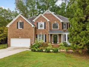 Stunning 5 bedroom/3 bath home in Hope Valley Farm - Lowes Grove