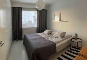 Spacious apartment for 5 next to the train station