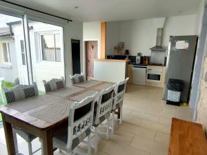 Maisons de vacances Maison Familiale de Charme a 300m de la Plage - Saint Jean de Monts, 6 Pers, Wifi Gratuit - FR-1-323-408 : photos des chambres