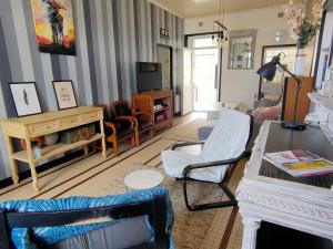 Maisons de vacances Maison Familiale de Charme a 300m de la Plage - Saint Jean de Monts, 6 Pers, Wifi Gratuit - FR-1-323-408 : photos des chambres