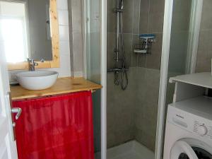 Maisons de vacances Maison Familiale de Charme a 300m de la Plage - Saint Jean de Monts, 6 Pers, Wifi Gratuit - FR-1-323-408 : photos des chambres