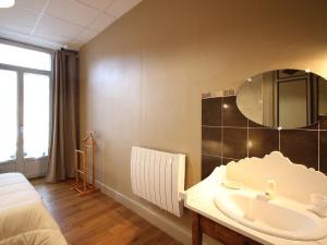 Appartements Confortable T3 avec Wi-Fi a 200m des thermes - 5 couchages max - FR-1-608-260 : photos des chambres