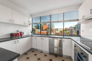 Amazing Astor Apartment ~ 5 mins Brisbane CBD