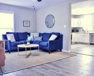 Sleeps 12! 5 BDRM-2 Kings,3 Queens-Deck & Patio-Mins to PI & Beaufort - Port Royal Landing