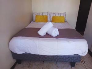 Cómodo Departamento en pleno centro dos dormitorios amplio estacionamiento