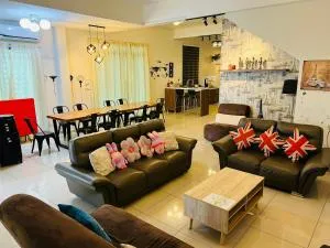 LeParis Swimming pool KTV BBQ Jonker 88 homestay - Tranquerah