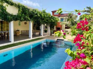 Modern 4BR Villa with Private Pool walk to Palm Beach - 4hvězdičkové hotely ve městě Palm-Eagle Beach