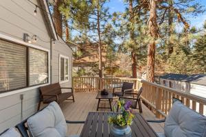 Storybook Cottage Near Slopes