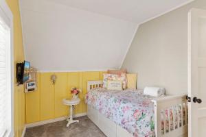 Storybook Cottage Near Slopes