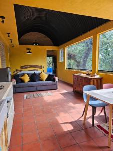 La Cabaña Negra al fondo del Bosque de Tepoztlán