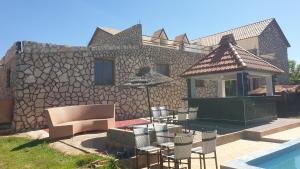 Auberge Mandar itto A station de service ZIZ