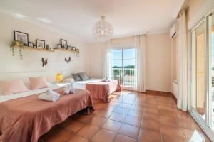 Villa next to playa Bossa