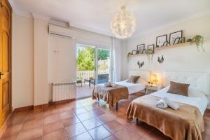 Villa next to playa Bossa