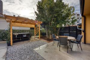 City Center Oasis - private parking