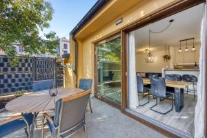 City Center Oasis - private parking