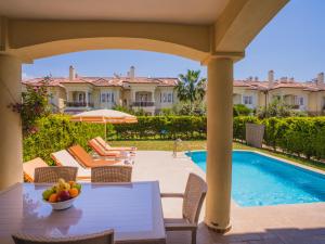 Sunset Beach Club Aqualettings Pearl 4