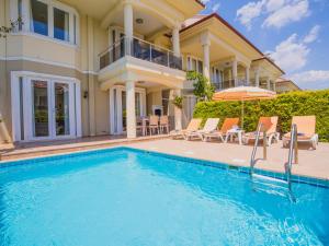 Sunset Beach Club Aqualettings Pearl 4