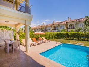 Sunset Beach Club Aqualettings Pearl 4