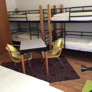 Six-Bed Room room in Jugend-Hotel Nürnberg