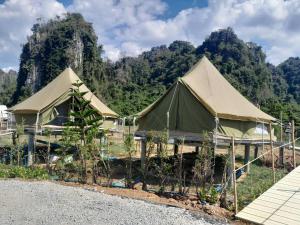 A Moment of Love...by Red Z @บ้านมุง เนินมะปราง