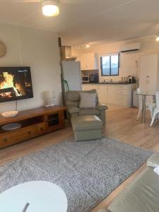 Investigator Beach Breeze Apartments U1