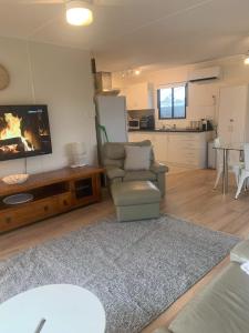 Investigator Beach Breeze Apartments U1